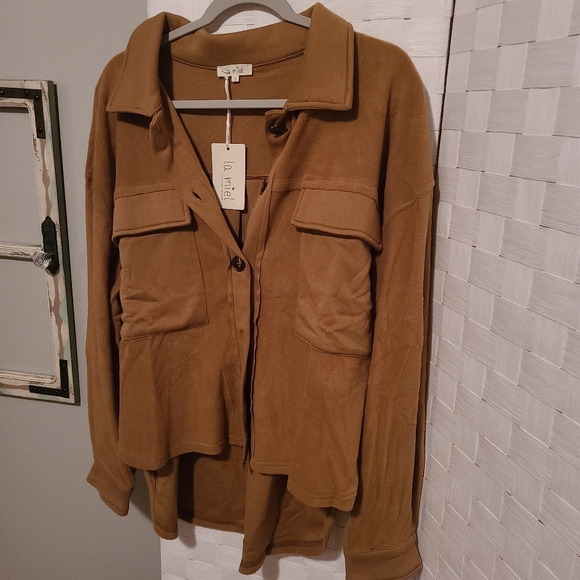 Shacket - Picture 3 of 6